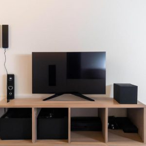 Jak podłączyć głośnik do telewizora?